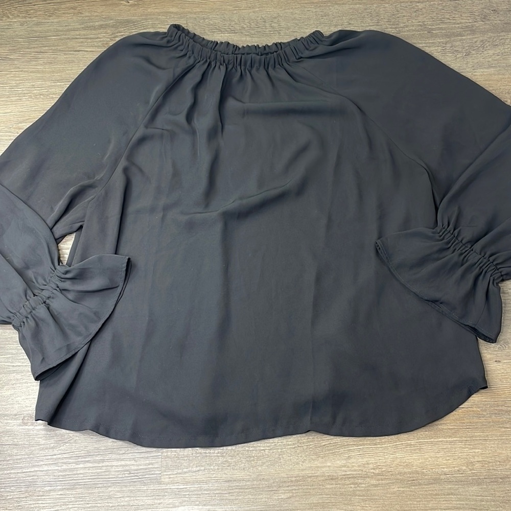 Banana Republic Women’s Black Blouse with Gathered Neck and Sleeves, size XL